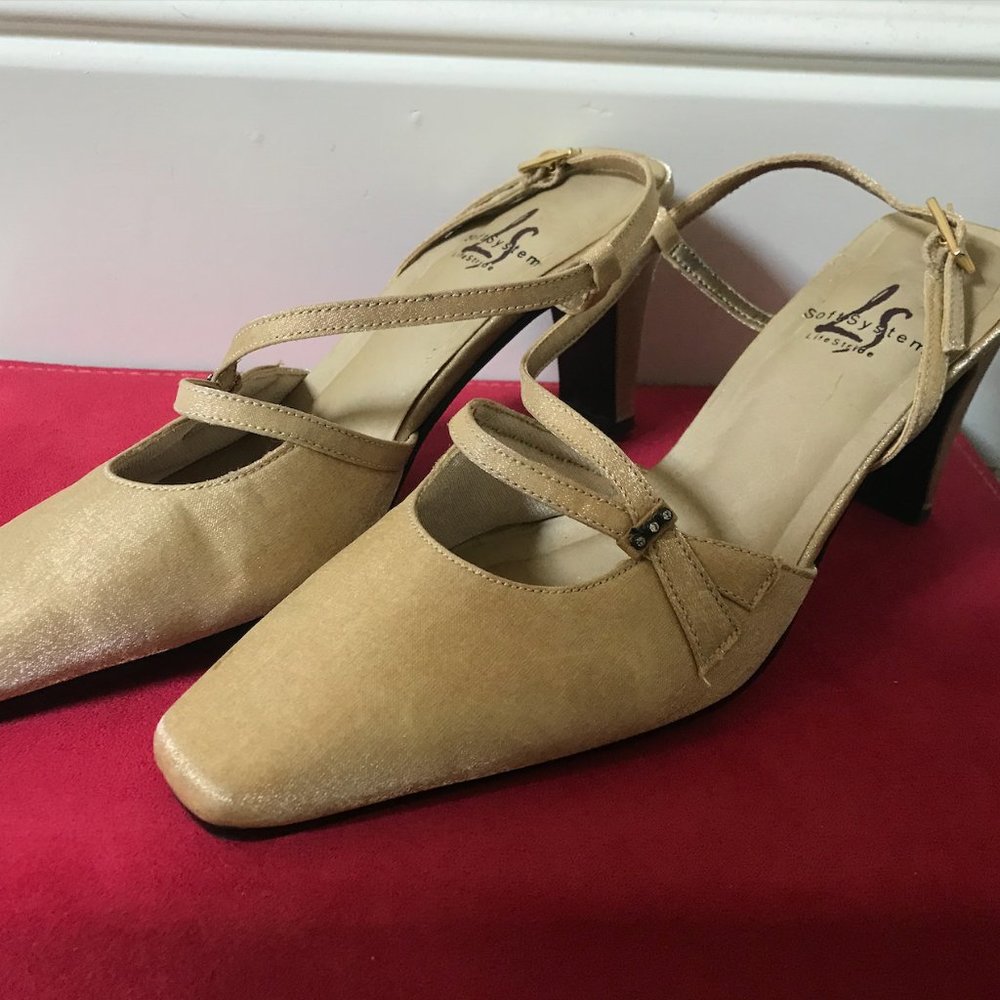 Life Stride Soft System Champagne Square Toe Heels